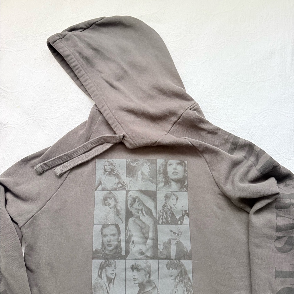 Taylor Swift The Eras Tour Oficial Merch Black Hoodie size Small - Picture 4 of 6